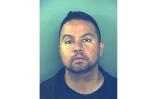 Detienen a hombre tras hallazgo de pornografía infantil