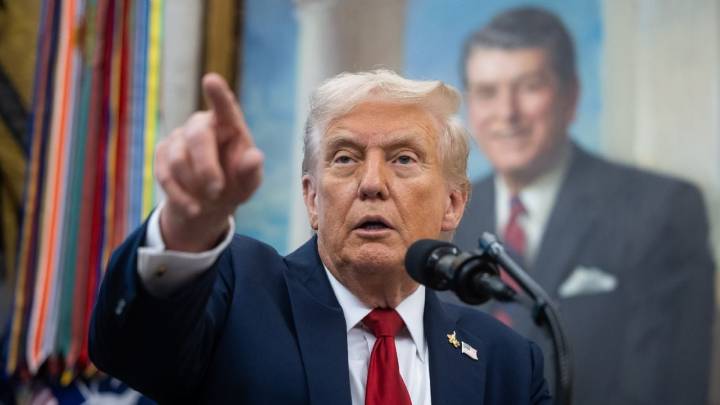 Trump pide a Israel que pare bombardeo a Gaza de inmediato