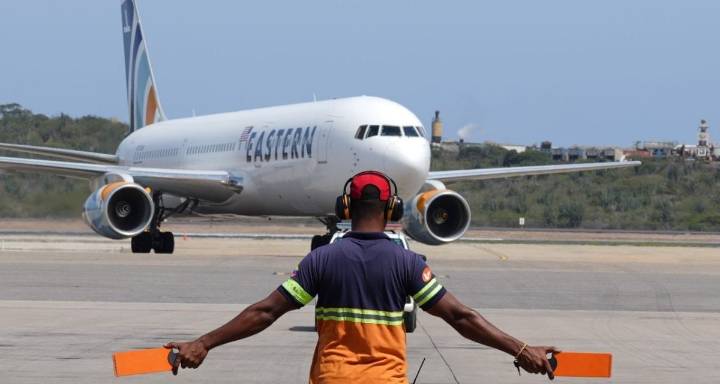 Arribó al país vuelo con 3311 deportados