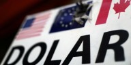 Mal arranque de semana para el peso: precio del dólar sube tras débiles datos económicos en México