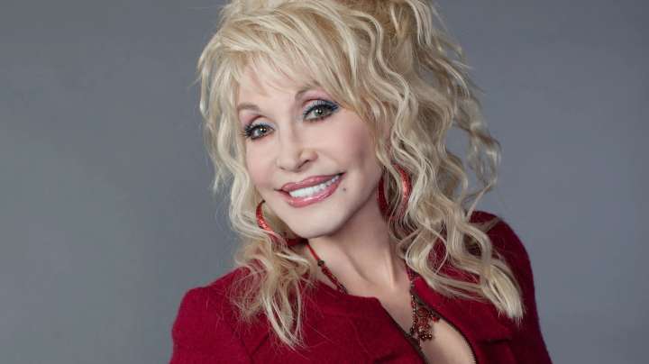 Dolly Parton Is Suffering from Kidney Stone, Sister Apologizes for Worrying Everyone
