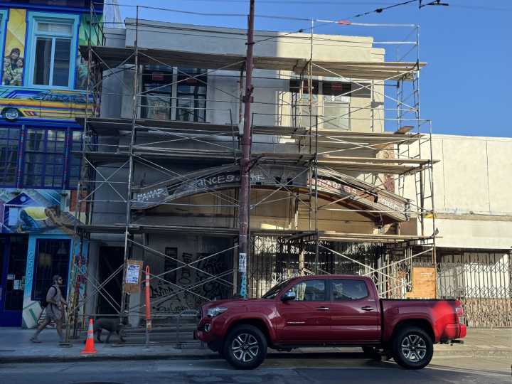 New burger joint, Yemeni : Openings and closings in the Mission