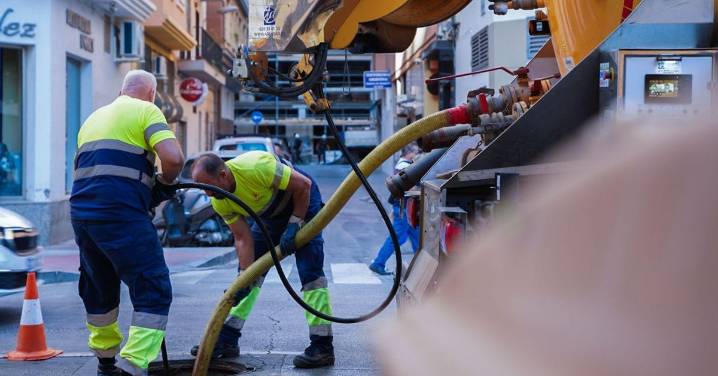 Emasa refuerza la inspección y limpieza de las redes de saneamiento ante la llegada de la temporada de lluvias