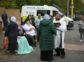 Dos muertos y tres heridos graves en un ataque frente a una sinagoga en Manchester