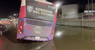 Cae Juárez Bus en un socavón de la Talamás
