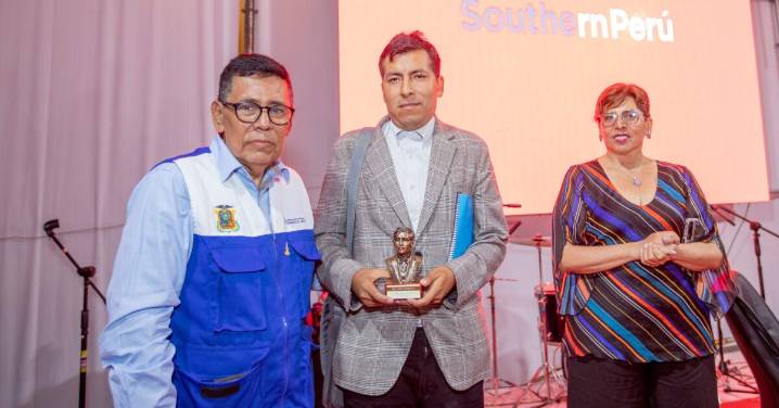 Reconocen al escritor Pedro Peralta Casani por su aporte a la cultura moqueguana