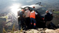 Un conductor sufre una indisposición al volante y cae con su coche al mar en Vilanova