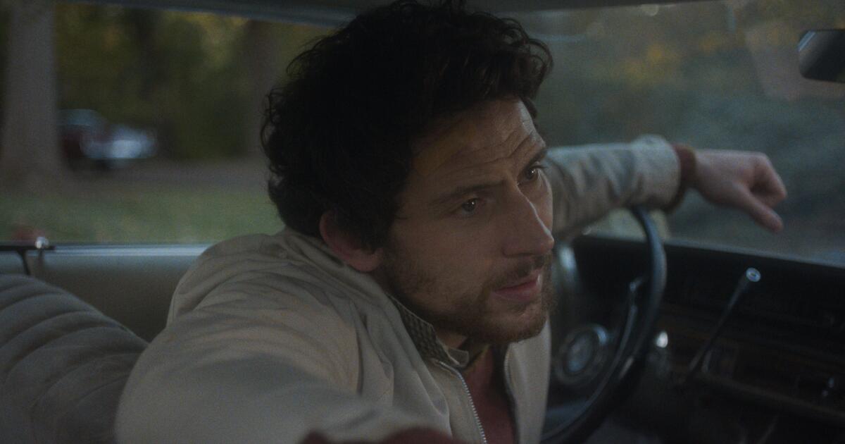 Review: Josh O'Connor excels as a half-smart crook in the gently mocking 'The Mastermind'