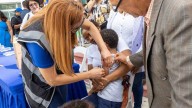 Brechas en vacunación contra la polio exponen a niños dominicanos