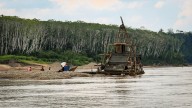Así crea la minería de oro a pequeña escala “grandes zonas de sacrificio por mercurio” en América Latina