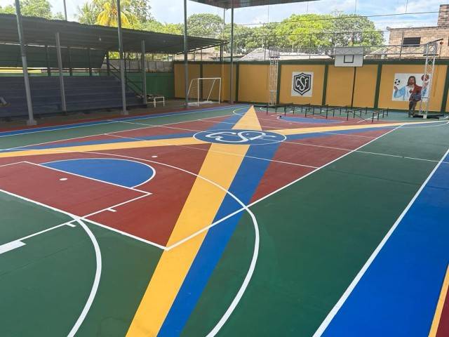 Brigada Súper Bigote del MPPE rehabilita cancha del Colegio Sagrada Familia (+fotos)