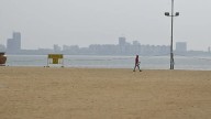 Mumbai weather updates: Hot and humid conditions persist in city, AQI moderate