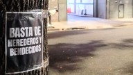 La sede del PJ bonaerense amaneció con carteles contra Máximo Kirchner: “El PJ no es tu monarquía”