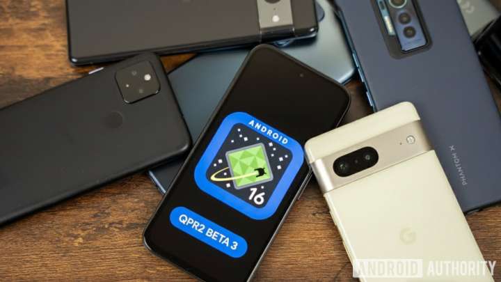 Android 16 QPR2 Beta 3.2 arrives with fix for annoying lock screen clock bug