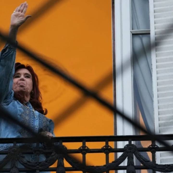 Los canales de contacto secretos entre Cristina y Karina Milei