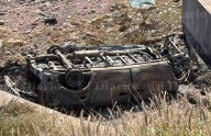 Vuelca y se incendia camioneta en la Chihuahua