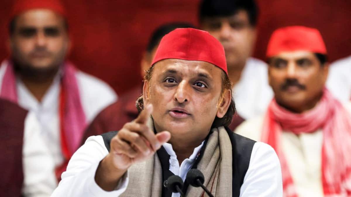 Akhilesh Yadav’s Facebook Page Suspended; Samajwadi Party Accuses BJP Government of “Silencing Opposition”