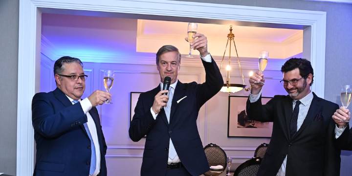 26 fotos: un cóctel de bienvenida en honor al nuevo embajador de la Unión Europea, Erik Høeg