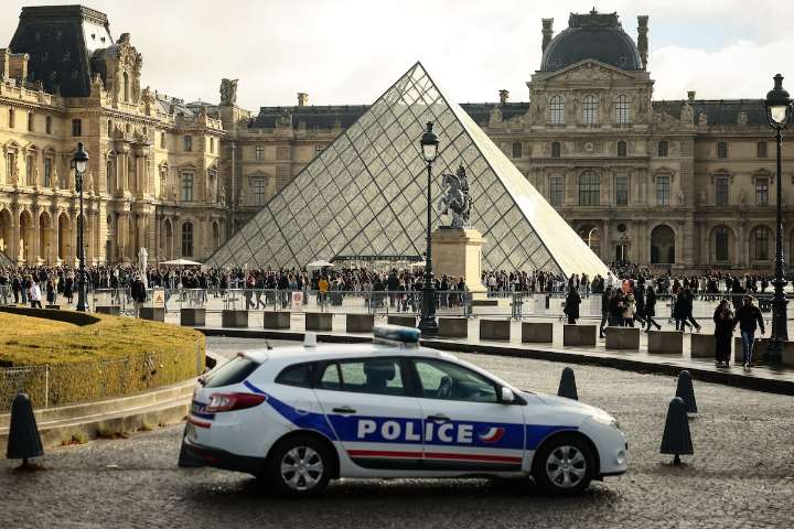 Suspects arrested over Louvre jewel heist, prosecutor says