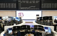 European shares climb nearly 1% on banks, defence rally