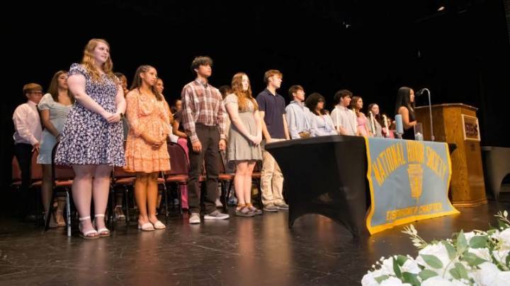 BHS Inducts 37 New Members into National Honor Society