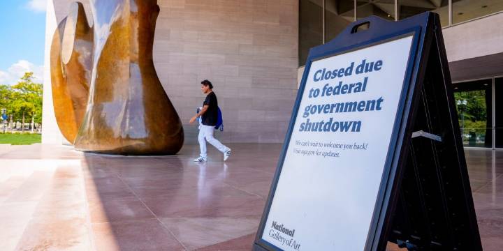 The government shutdown couldn't have come at a worse time for D.C. Its $11 billion tourism industry is bracing for impact