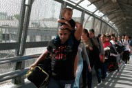 Por qué los inmigrantes colocan candados en el puente fronterizo que une México con Texas