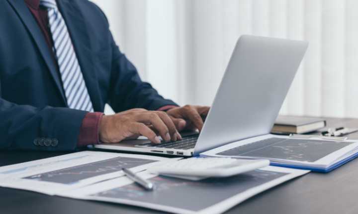 ¿Por qué el SAT puede multarte con hasta $22,400 pesos si no revisas tu correo?