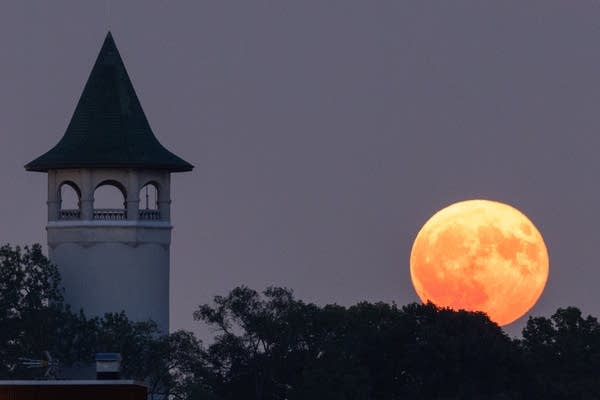 October supermoon kicks off trio of lunar light shows