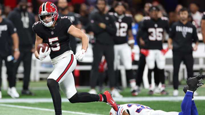 Bills defense hits historic low, gashed by Bijan Robinson and Drake London