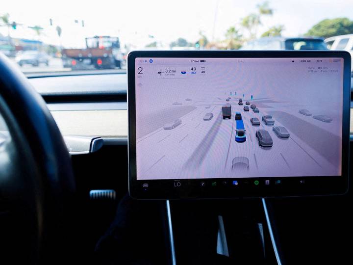 Por infracciones de tráfico, 2,88 millones de vehículos Tesla serán investigados en EU