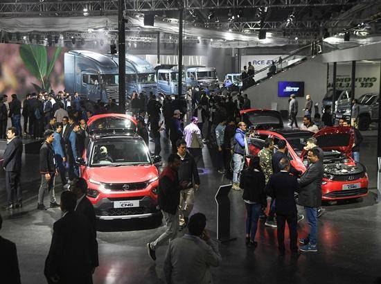 Auto industry gears up for record festive deliveries as GST 2.0, festive spirit fuel demand Photo Source: ANI [ FULL VIEW ]
