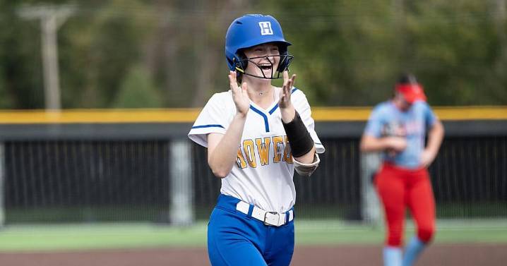 Francis Howell opens district quarterfinal with three HRs in a row, knocks out Liberty