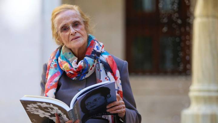 María Victoria Atencia, Premio Nacional de las Letras Españolas por su poesía, "que recrea la esencia de la vida"