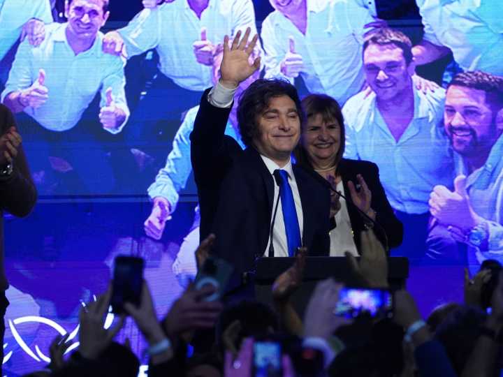 The Wall Street Journal analizó la contundente victoria de Milei: "Los barrios marginales abandonaron al peronismo"