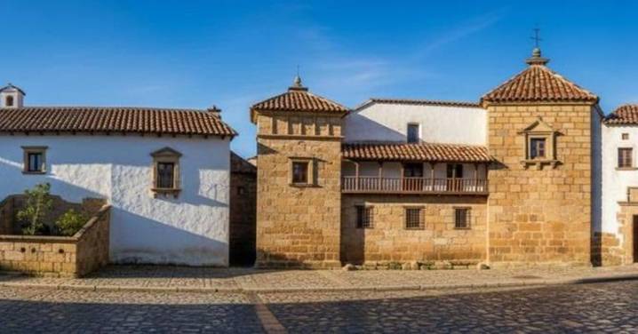 Así era la plaza de Santa María hace cientos de años: la inteligencia artificial la devuelve a la vida