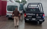 INM asegura a 4 hondureños y 2 haitianos afuera de centro comercial en Monterrey