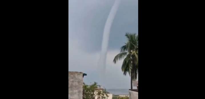 Odisha: Massive waterspout over Chilika lake causes panic among tourists, fishermen