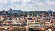 Mueren al menos 63 personas en un accidente múltiple al colisionar dos autobuses en Uganda