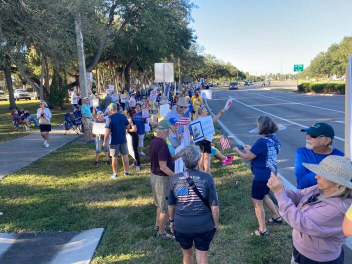 Big crowd in Charlotte County demonstrates for No Kings