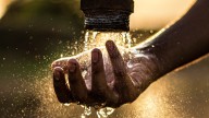 Proponen prohibir venta y herencia de concesiones de agua en México