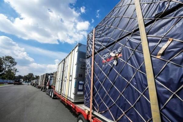Aterriza cargamento de F1 en México