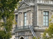 Robaron joyas de Napoleón del Museo del Louvre de París a plena luz del día en 7 minutos