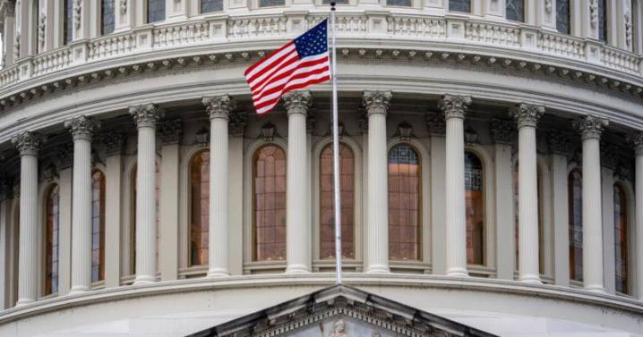 U.S. government shutdown enters 21st day as Senate fails to pass funding bill
