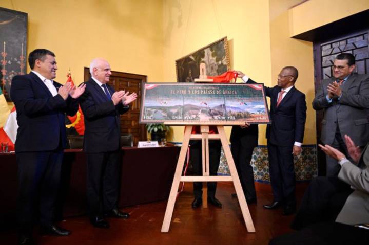 Perú y África reafirman histórica amistad con serie filatélica conmemorativa