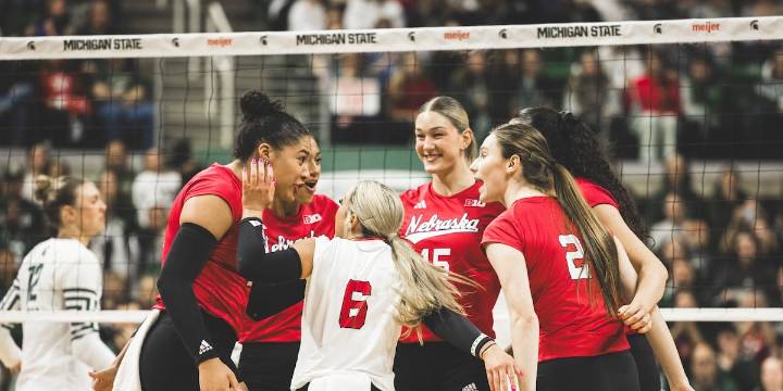 Huskers sharp once again in sweep of Spartans