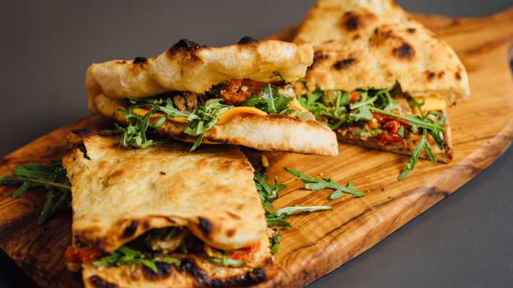 This Once-Popular 2000s Flatbread Chain Quickly Vanished. Here's Why