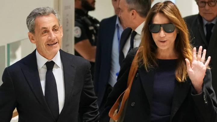 La simbólica despedida de Carla Bruni a Nicolas Sarkozy antes de que entre en prisión: "¿Cómo harán los separados?"