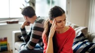 Corte esclarece qué pasa con los bienes si una persona casada convive con otra pareja en Colombia