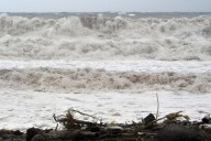 Cerca de 240.000 clientes sin luz en Jamaica por las fuertes lluvias del huracán Melissa
